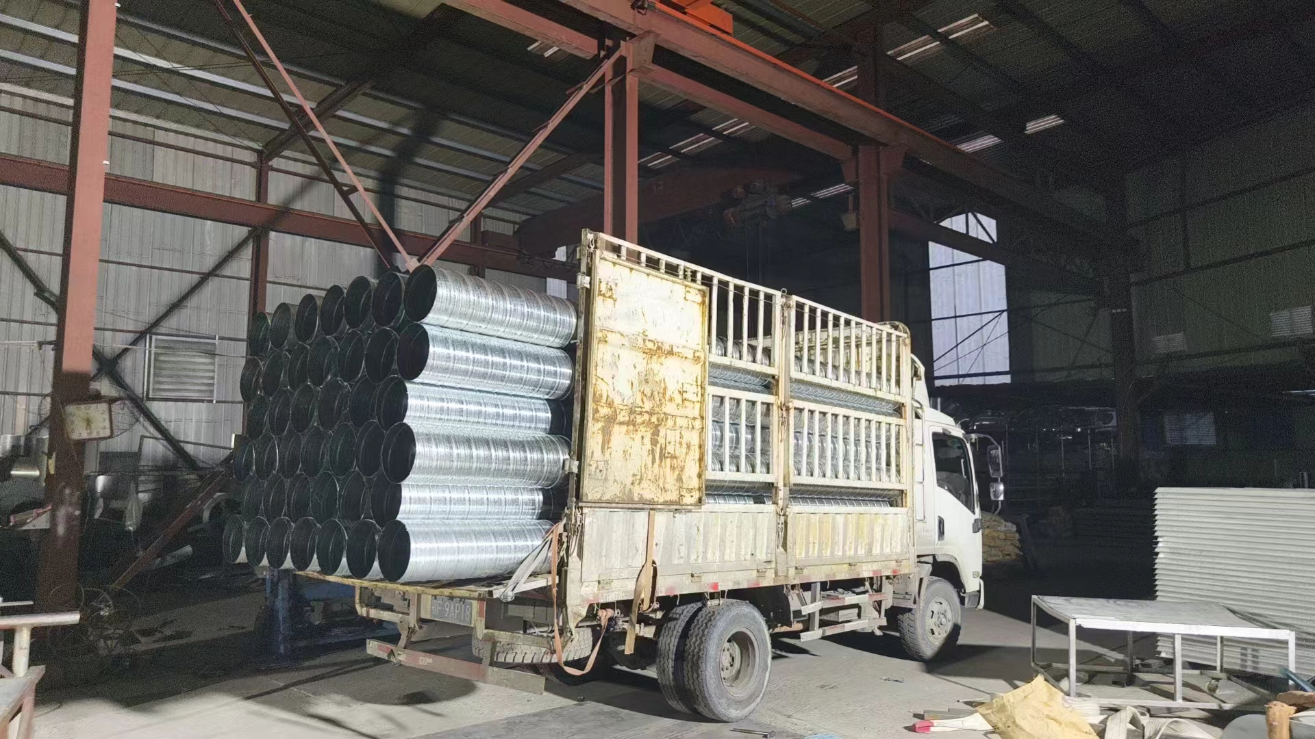湖北馳亮機(jī)電感謝客戶(hù)信任，加班送貨中